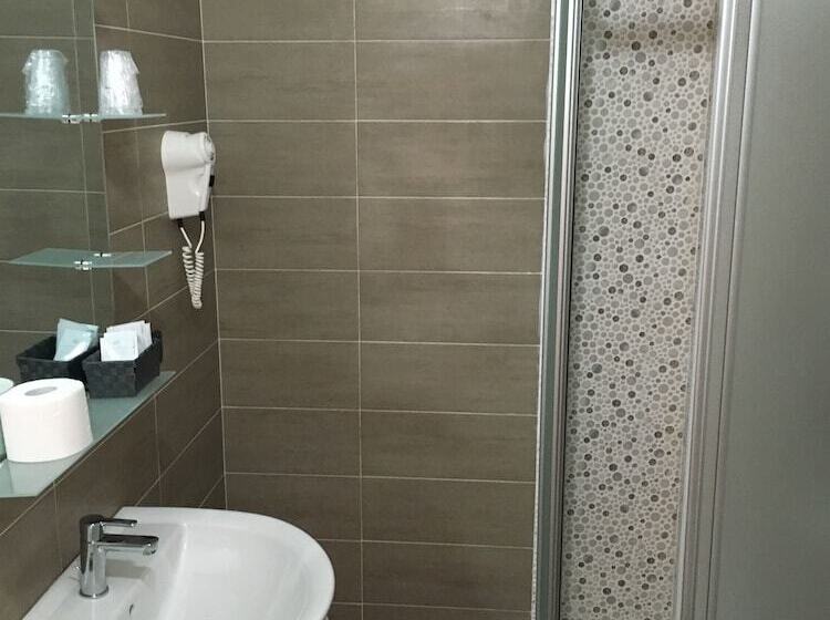 בית מלון כפרי Astoria