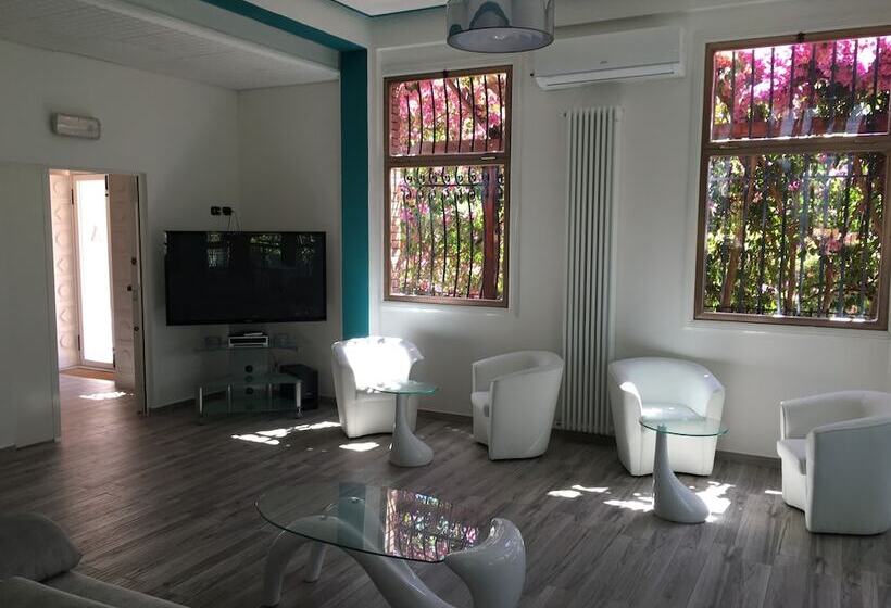 בית מלון כפרי Astoria