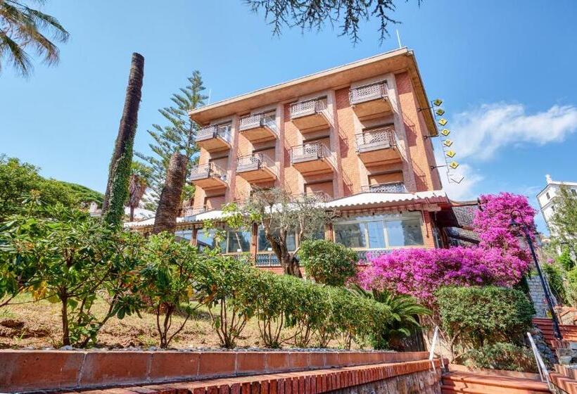 בית מלון כפרי Astoria