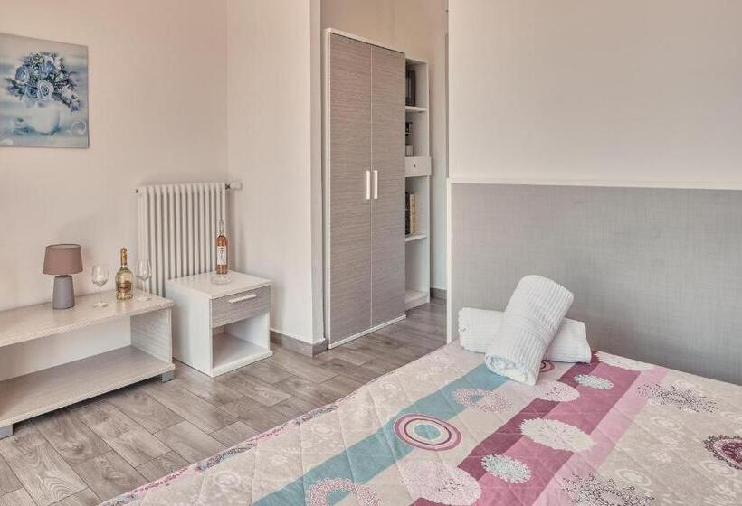 בית מלון כפרי Astoria