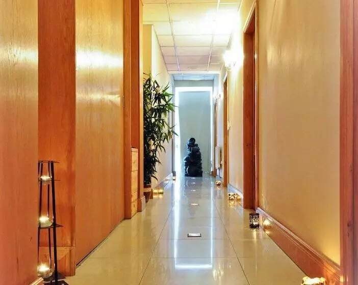 Отель Broadhaven Bay