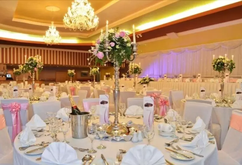 Отель Broadhaven Bay