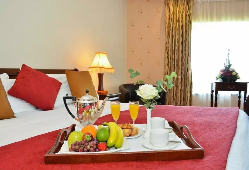 Отель Broadhaven Bay