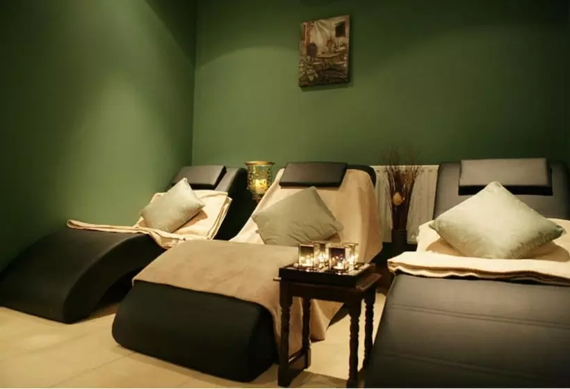 Отель Broadhaven Bay