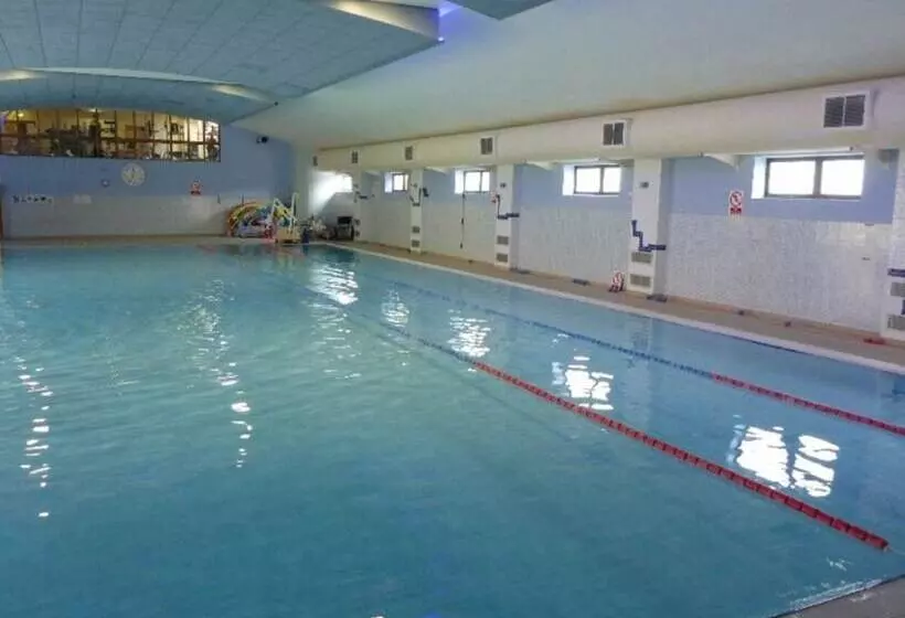 Отель Broadhaven Bay