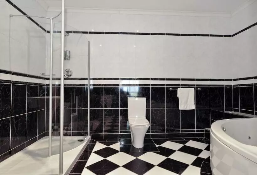 Отель Broadhaven Bay