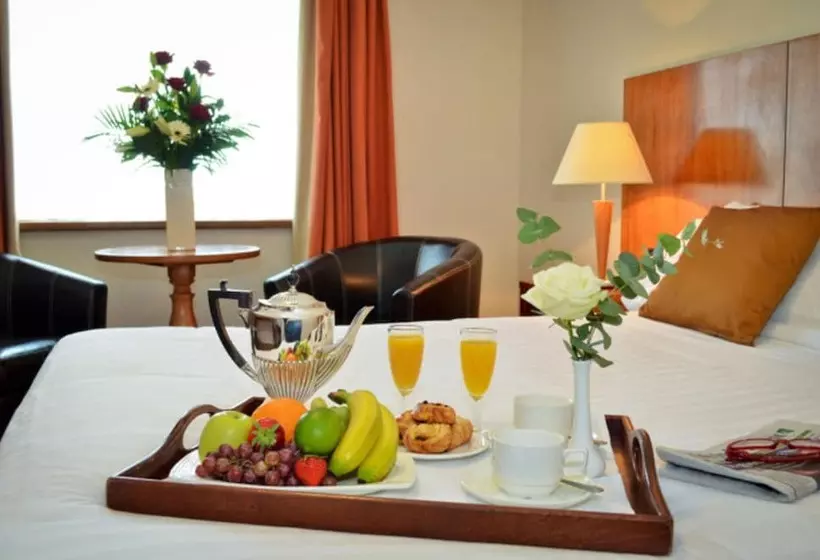 Отель Broadhaven Bay