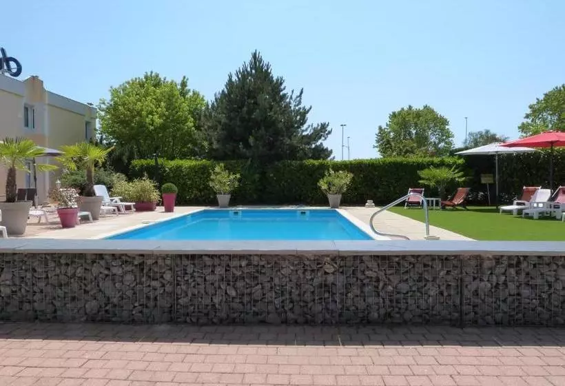 Отель Cit  Aurore Bourges Nord  Saint Doulchard