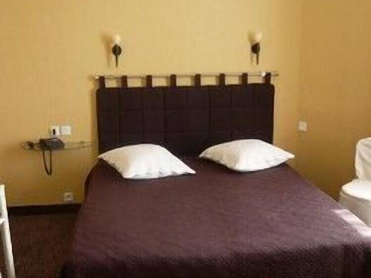 فندق Hôtel   Restaurant Saint Jacques