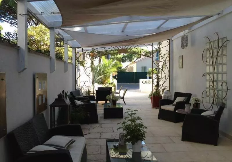 Отель Le Mediterranee