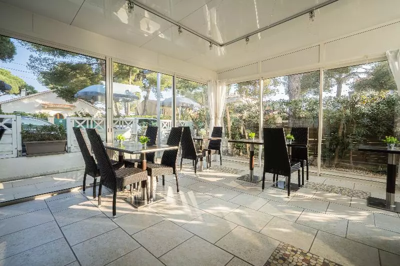 Отель Le Mediterranee