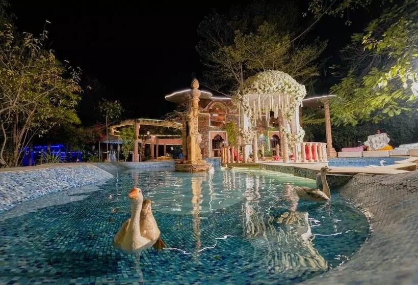 호텔 Lohagarh Fort Resort