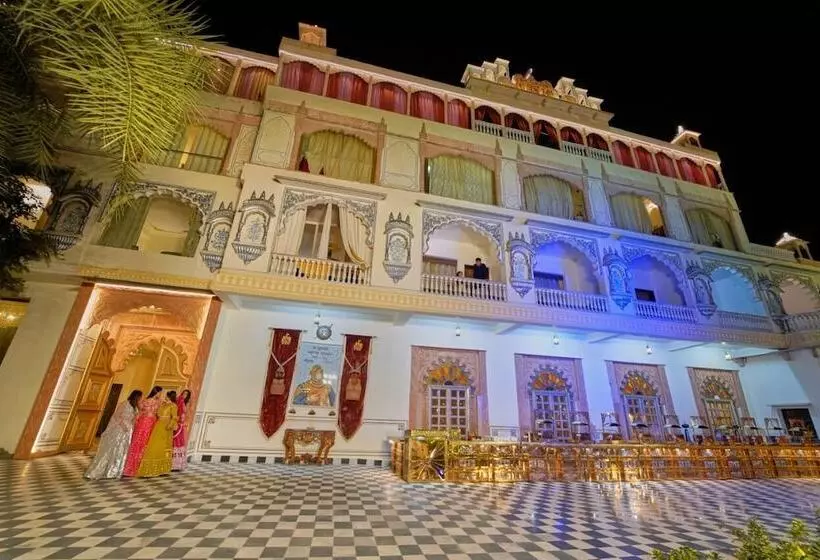 호텔 Lohagarh Fort Resort