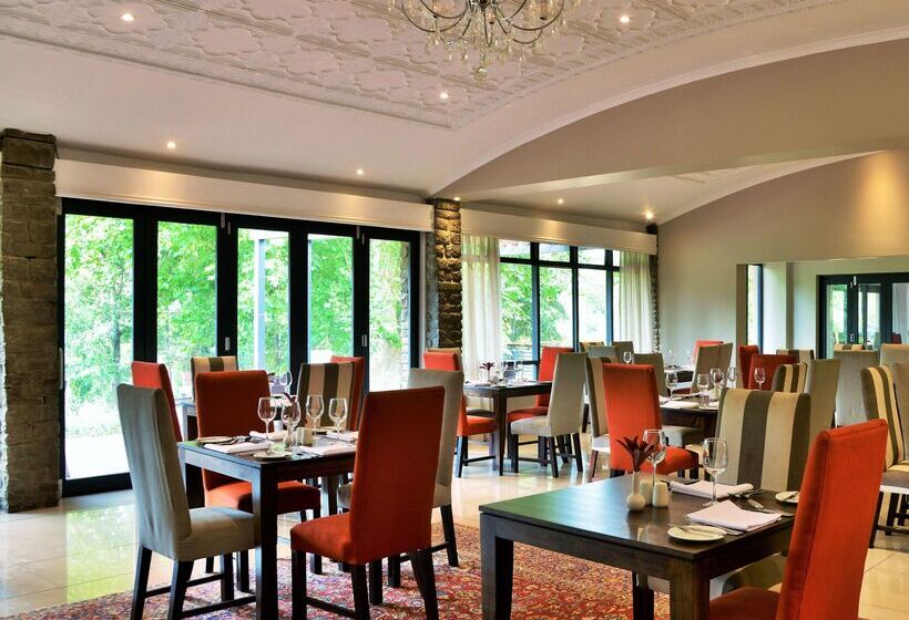 בית מלון כפרי Premier Resort Sani Pass