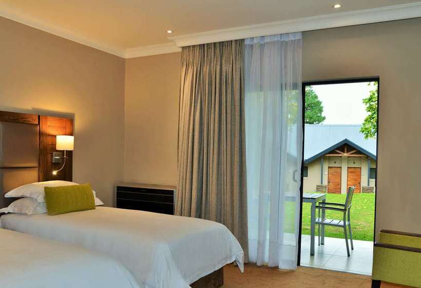 בית מלון כפרי Premier Resort Sani Pass