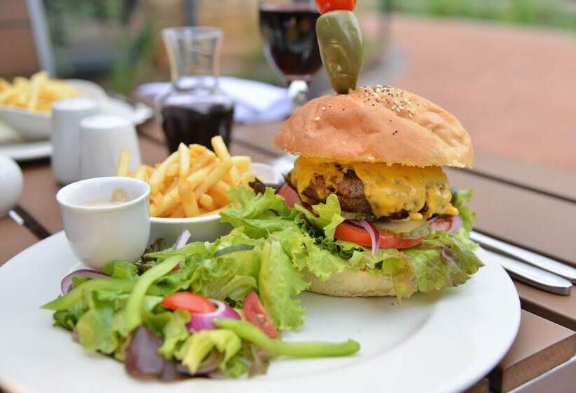 בית מלון כפרי Premier Resort Sani Pass