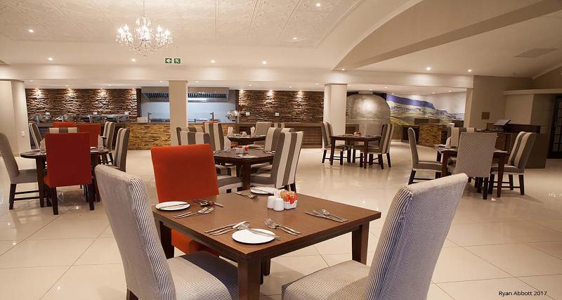 בית מלון כפרי Premier Resort Sani Pass