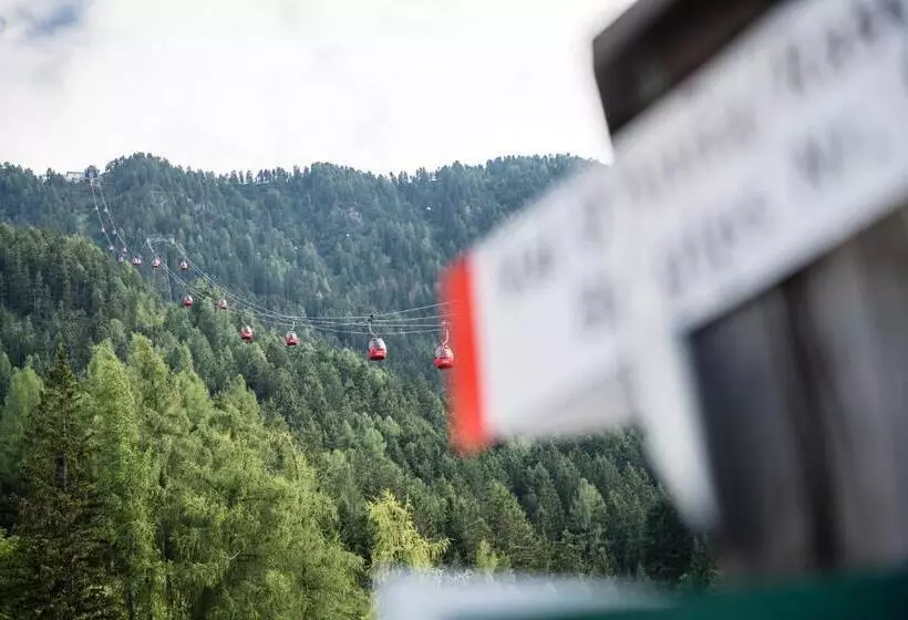 هتل Rainell Dolomites Retreat