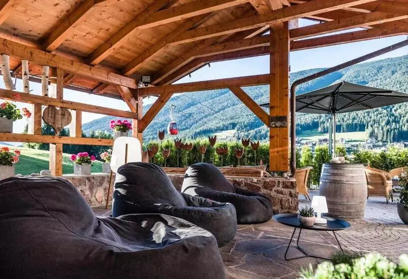 هتل Rainell Dolomites Retreat