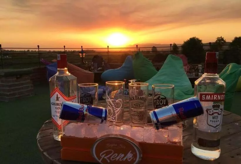 Rebetika Hotel & Bistro