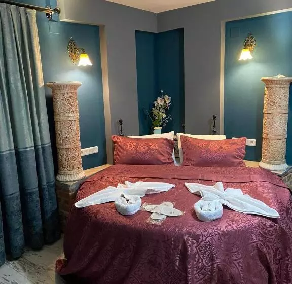 Rebetika Hotel & Bistro