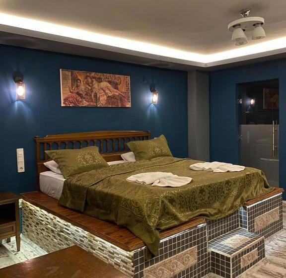 Rebetika Hotel & Bistro