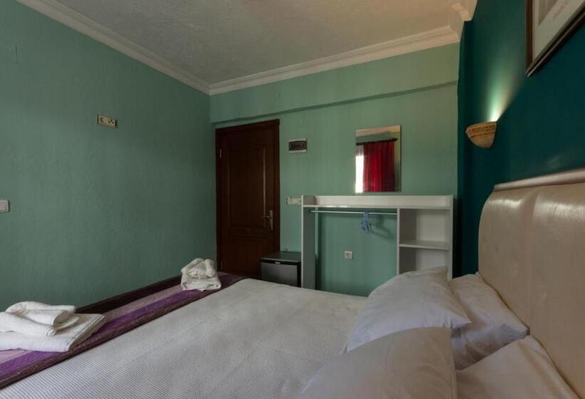 Rebetika Hotel & Bistro