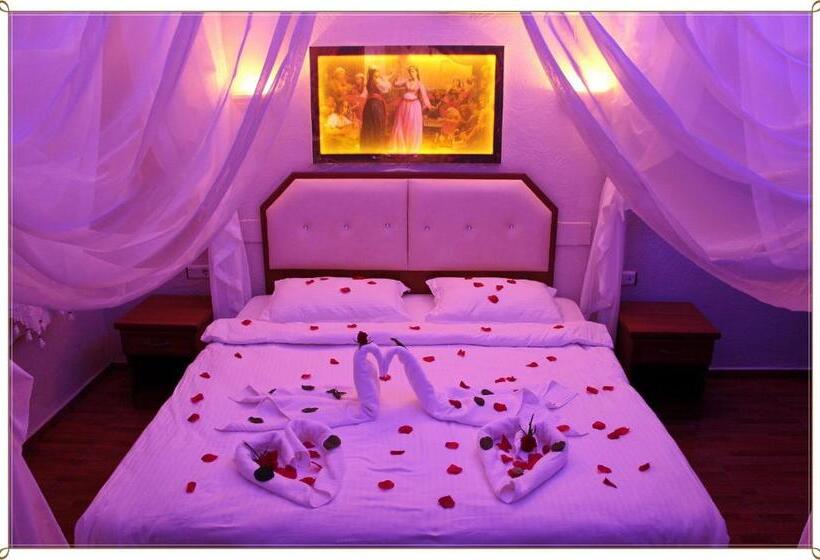 Rebetika Hotel & Bistro