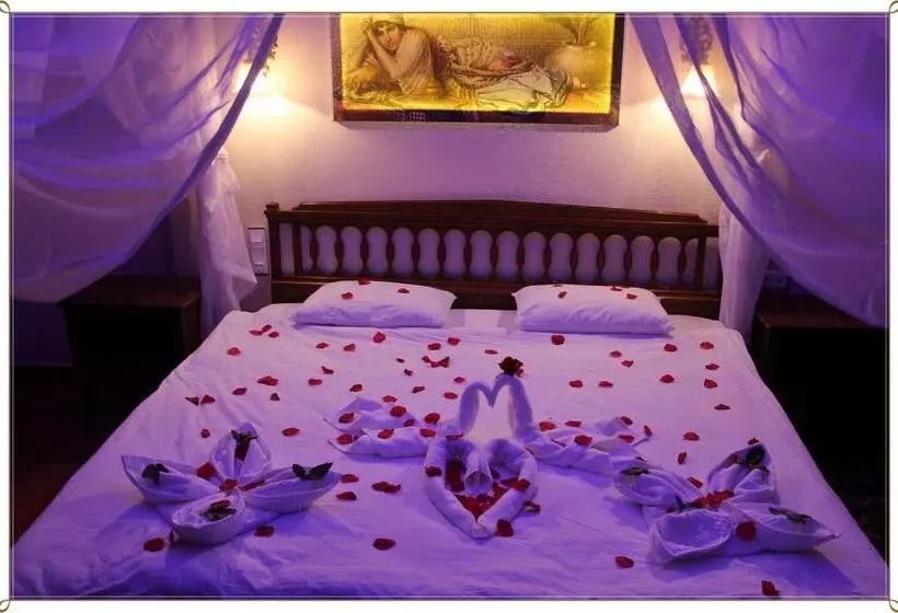 Rebetika Hotel & Bistro