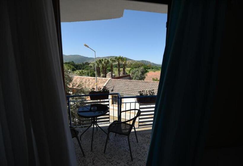 Rebetika Hotel & Bistro