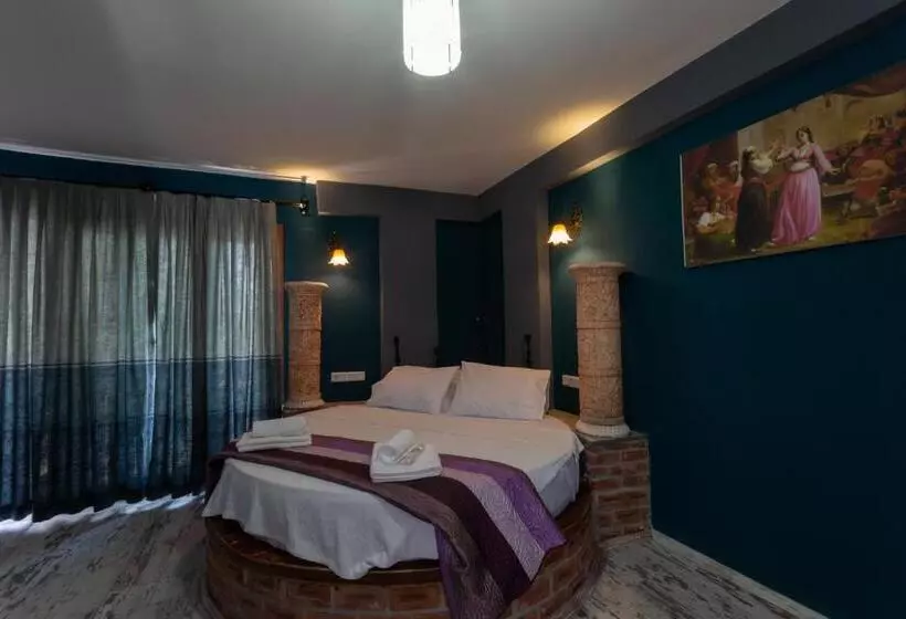 Rebetika Hotel & Bistro