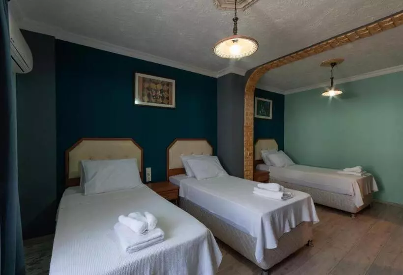 Rebetika Hotel & Bistro