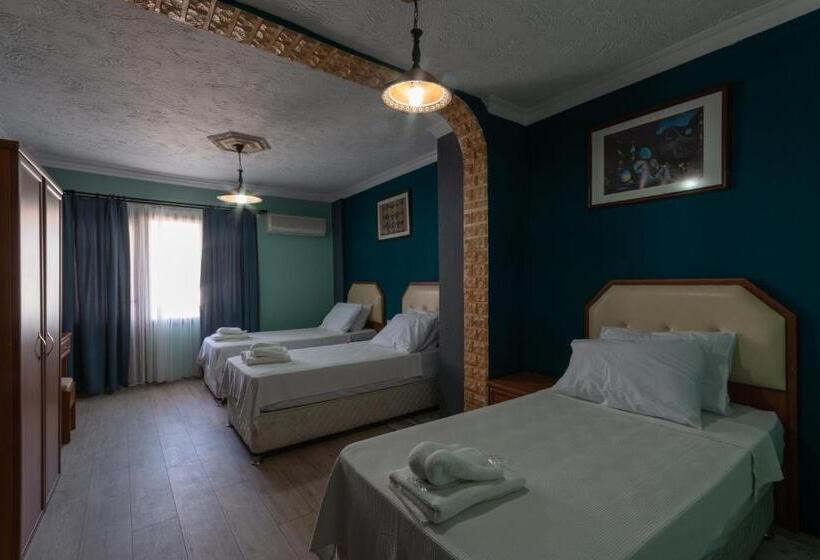 Rebetika Hotel & Bistro