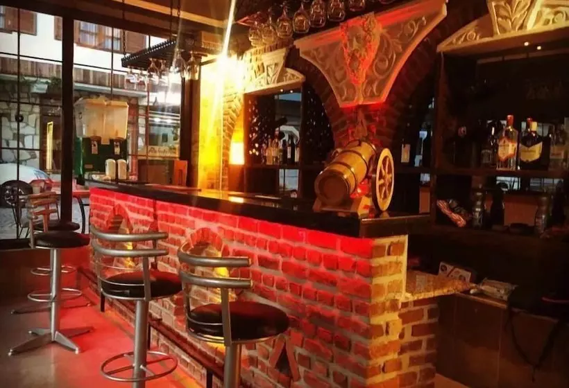 Rebetika Hotel & Bistro