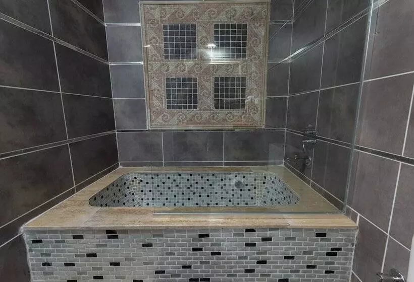 Rebetika Hotel & Bistro