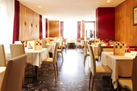 Schlosshof Charme Resort – Hotel & Camping