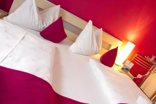 Schlosshof Charme Resort – Hotel & Camping