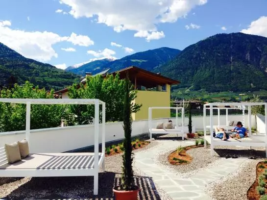Schlosshof Charme Resort – Hotel & Camping