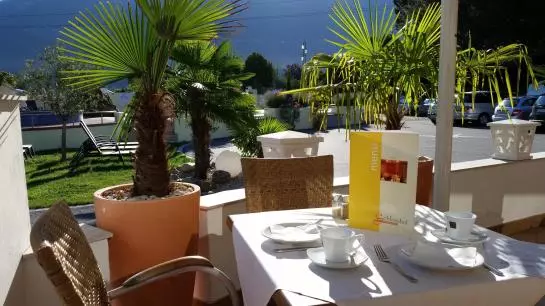 Schlosshof Charme Resort – Hotel & Camping