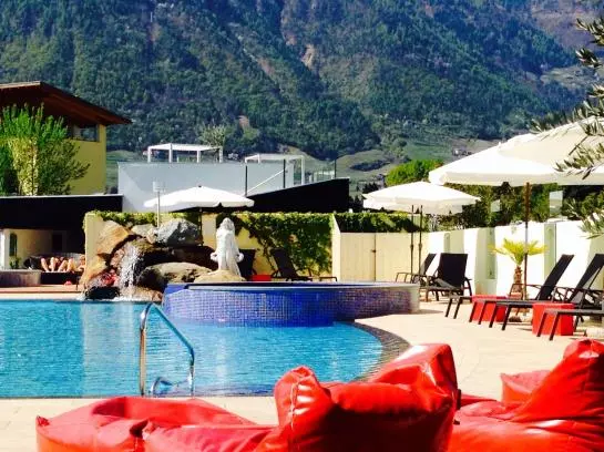 Schlosshof Charme Resort – Hotel & Camping