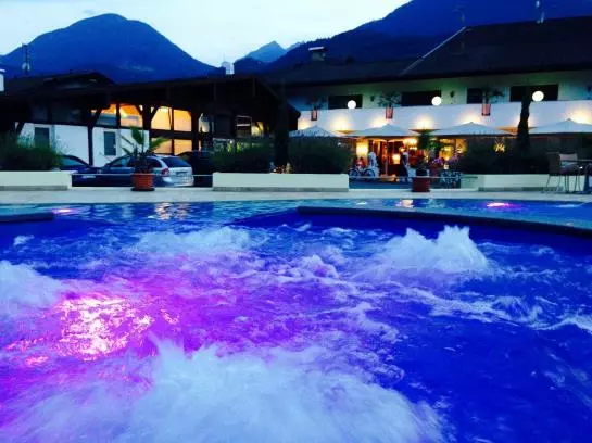 Schlosshof Charme Resort – Hotel & Camping