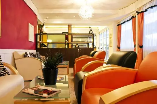 Schlosshof Charme Resort – Hotel & Camping