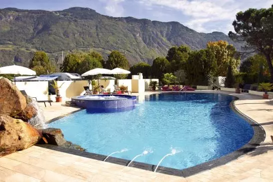 Schlosshof Charme Resort – Hotel & Camping