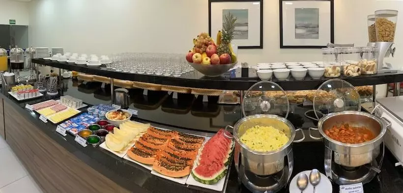 ホテル Taina Aeroporto Cuiaba