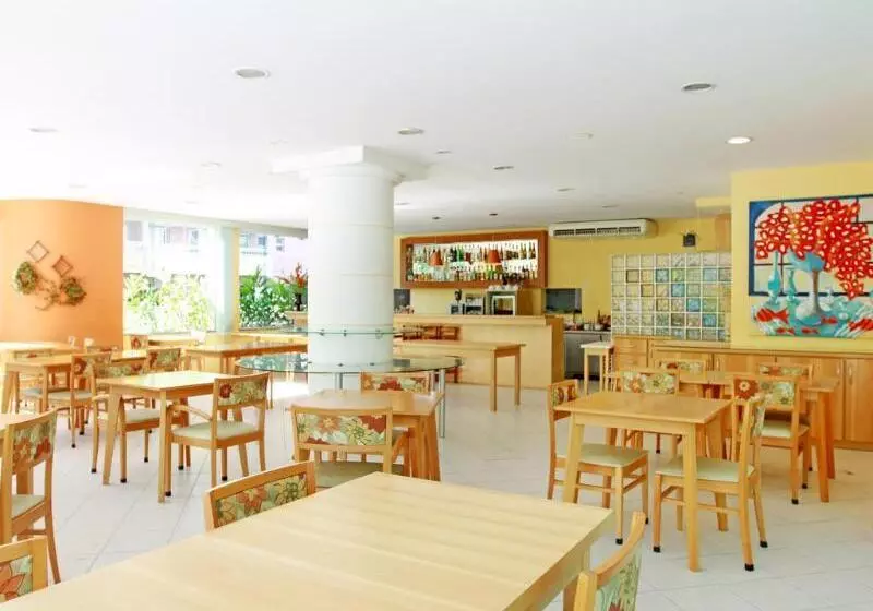 Отель Travel Inn Flats Riviera