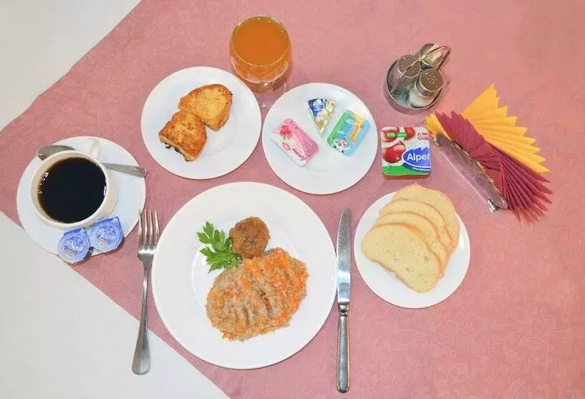 Regina Hotel On Baumana