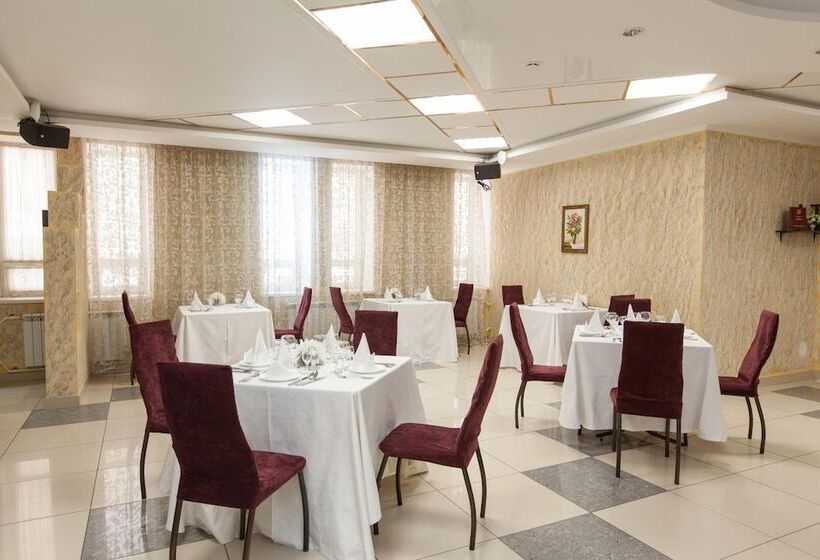 Regina Hotel On Baumana