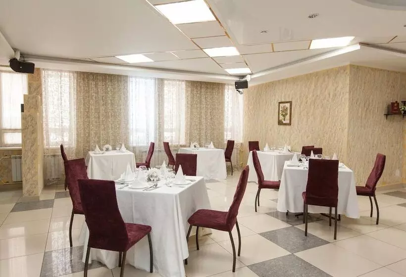 Regina Hotel On Baumana