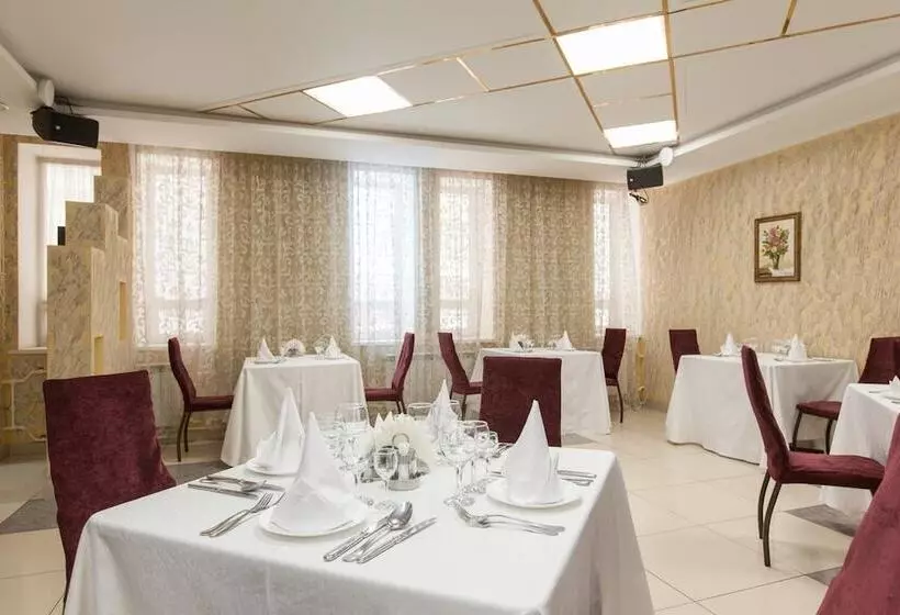 Regina Hotel On Baumana