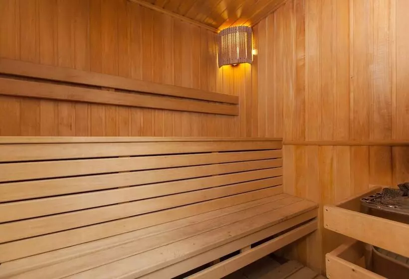 Regina Hotel On Baumana